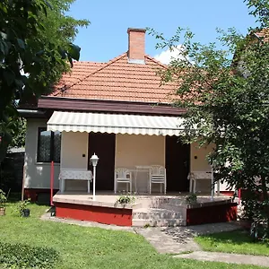 Nyaraló Fecskefészek