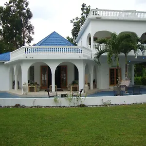 By The Sea Vacation And Hotel Port Antonio